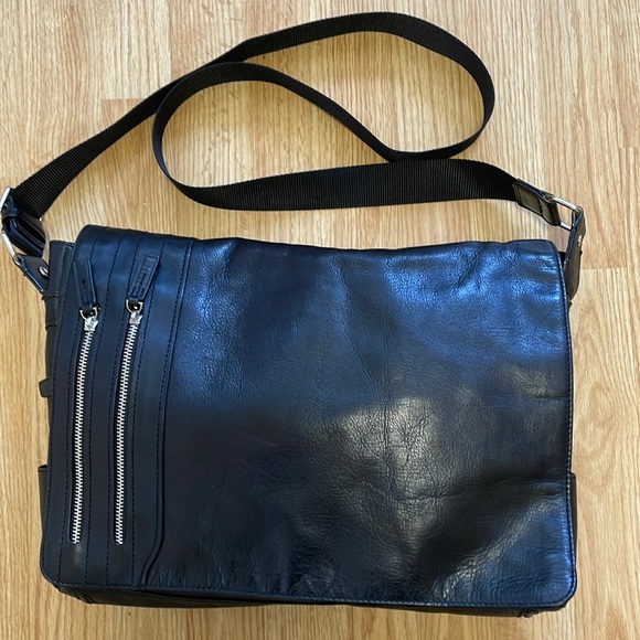 Danier Other - Danier leather laptop crossbody bag